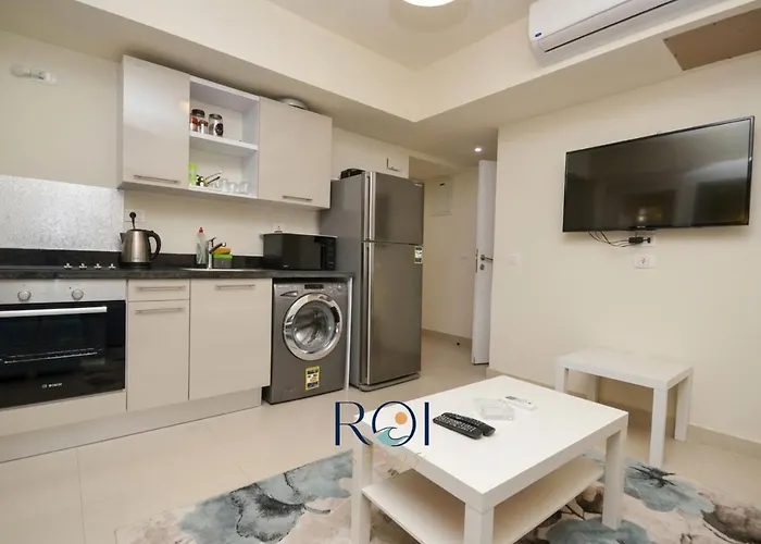 Veranda 1Br With Private Terrace & Pool View Apartment